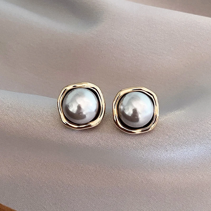 Laura - Vintage Elegant Black Pearl Earrings